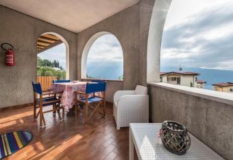 App Ciliegio Casa Demonti has Balcony rooms