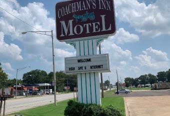 Coachman's Inn Motel has Smoking/Balcony rooms