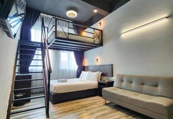 Georgetown Inn by Sky Hive has Balcony rooms