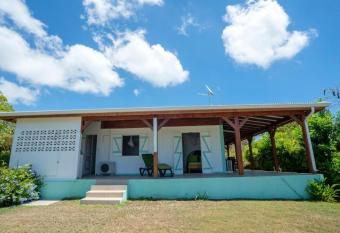 Maison de 2 chambres avec vue sur la mer jardin amenage et wifi a Saint Francois a 1 km de la plage has Balcony rooms