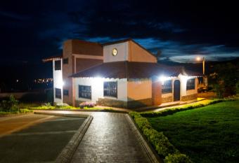 Condominio Parque Baviera allows 18 year olds to book a room