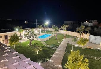 DIMORA SPACCAMONTI has Balcony rooms