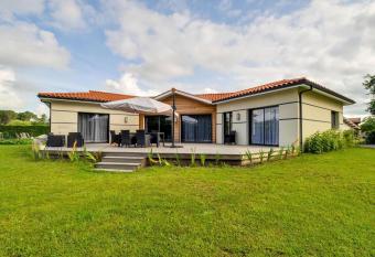 BISCADODO, joignable au z  ro6trente53cinquante60 has Balcony rooms