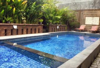 Waringin Homestay has Balcony rooms