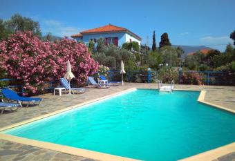 Diamanti Molivos Studios & Apartments has Balcony rooms