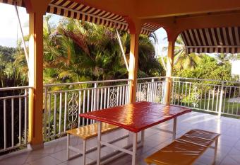 Maison d une chambre avec jardin amenage et wifi a Petit Bourg has Balcony rooms