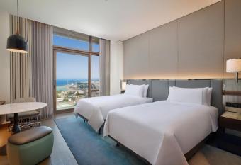 Shangri-La Jeddah has rooms with a private hot tub