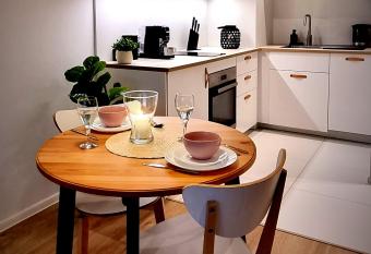 Apple Apartments - Wr  blewskiego PRYWATNE MIEJSCE PARKINGOWE has Balcony rooms