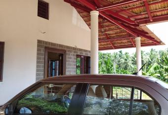 GARDEN VILLA (Home Stay) has Balcony rooms