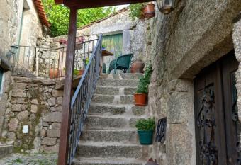 Casa da Ti Maria Pereira allows 18 year olds to book a room