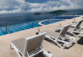 Condominio nuevo de lujo sobre el Malecon de Mazatl  n allows 18 year olds to book a room