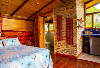 BAUMHAUS Caba  as rusticas con jacuzzi privado has Balcony rooms