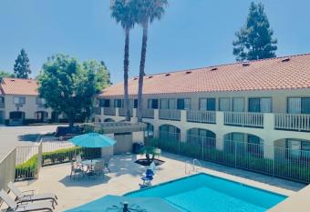 Good Nite Inn Camarillo allows 18 year olds to book a room