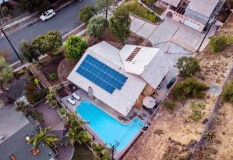 Diamond 5-Star Home has rooms with a private hot tub