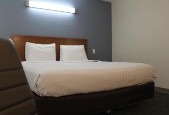 Inn at Rohnert Park allows 18 year olds to book a room