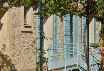Domaine de  has Balcony rooms