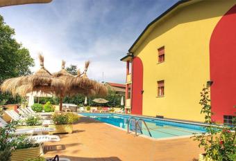 Hotel Residence Elisabetta allows 18 year olds to book a room