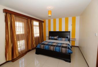 Lux Suites Milimani Suites Nakuru has rooms with a private hot tub