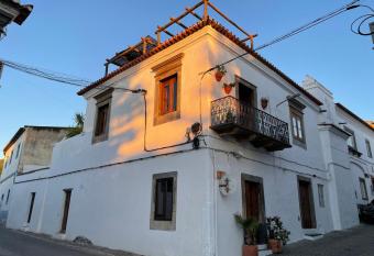 Casa da Pra  a - Mour  o allows 18 year olds to book a room