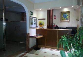 Apartahotel FC Catedral allows 18 year olds to book a room