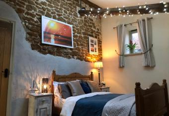 Norfolk Accommodation has Balcony rooms