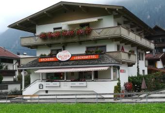 Ferienwohnung Bacher has Balcony rooms