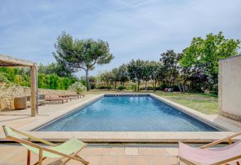 Le Bercail de Montmirail allows 18 year olds to book a room