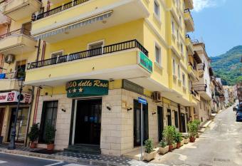 Albergo delle Rose has Balcony rooms