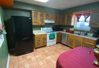 Va Beach Zen town house allows 18 year olds to book a room