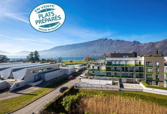 R  sidence Azurea allows 18 year olds to book a room