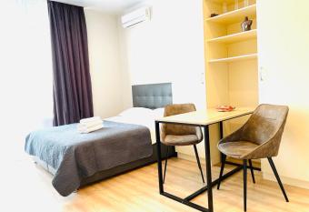 Mira Apart-Hotel allows 18 year olds to book a room