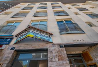 Apartaments AR Easy Santa Anna II has Balcony rooms