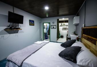 Makana apartastudio allows 18 year olds to book a room