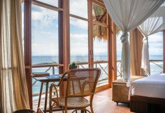 Uluwatu Surf Shack allows 18 year olds to book a room