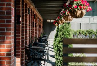 Daylesford Art Motel Signature Suites - Accessibility Access Plus Parking allows 18 year olds to book a room