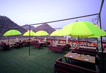 Hotel Raha has Balcony rooms