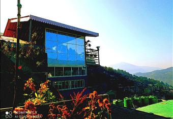 Esses House A Luxury Homestay and service apartment has Balcony rooms