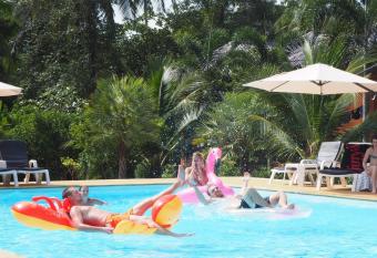 Peaceful Resort , Long Beach - Koh Lanta has Balcony rooms