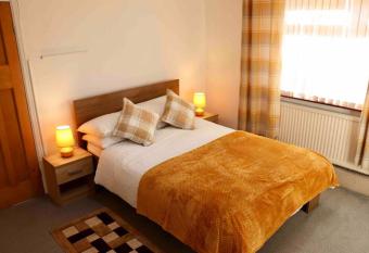 Cheerful 2 bedroom residential home - Free parking has Balcony rooms