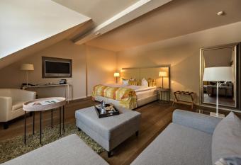 Hotel Zur Linde Dein Self Check In allows 18 year olds to book a room