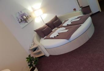 Granada Conference, Wellness and Sport Hotel has Balcony rooms