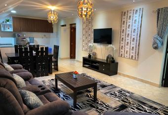 Tsavo House-A cosy home 15 min from the JKIA Airport and SGR Terminus has Balcony rooms