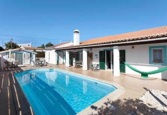 Maravilha da Costa Guesthouse allows 18 year olds to book a room