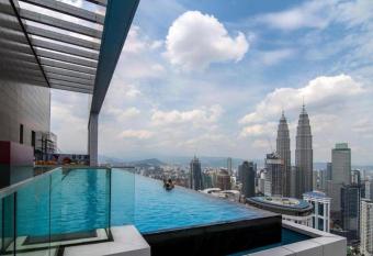 Platinum Suites KLCC By Citybox has rooms with a private hot tub