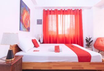 RedDoorz near LRT 2 Antipolo Station allows 18 year olds to book a room
