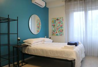 Sleep Inn Assago - 5 allows 18 year olds to book a room