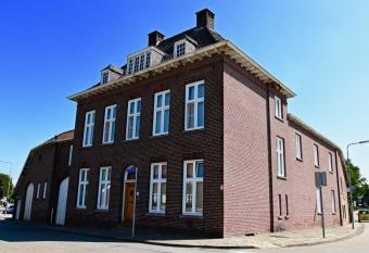 In De Achtste Hemel allows 18 year olds to book a room