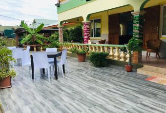 Villa Bananier has Balcony rooms