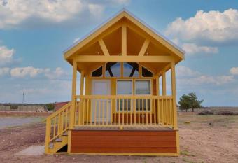 073 Tiny Home nr Grand Canyon South Rim Sleeps 8 allows 18 year olds to book a room