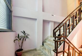 OYO Flagship 83165 Hotel Om Shanti allows 18 year olds to book a room